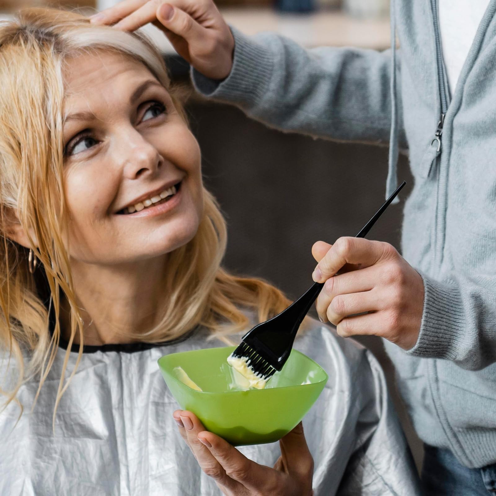 Styquenzer salon-grade color brush in black suits long or short hair routines.