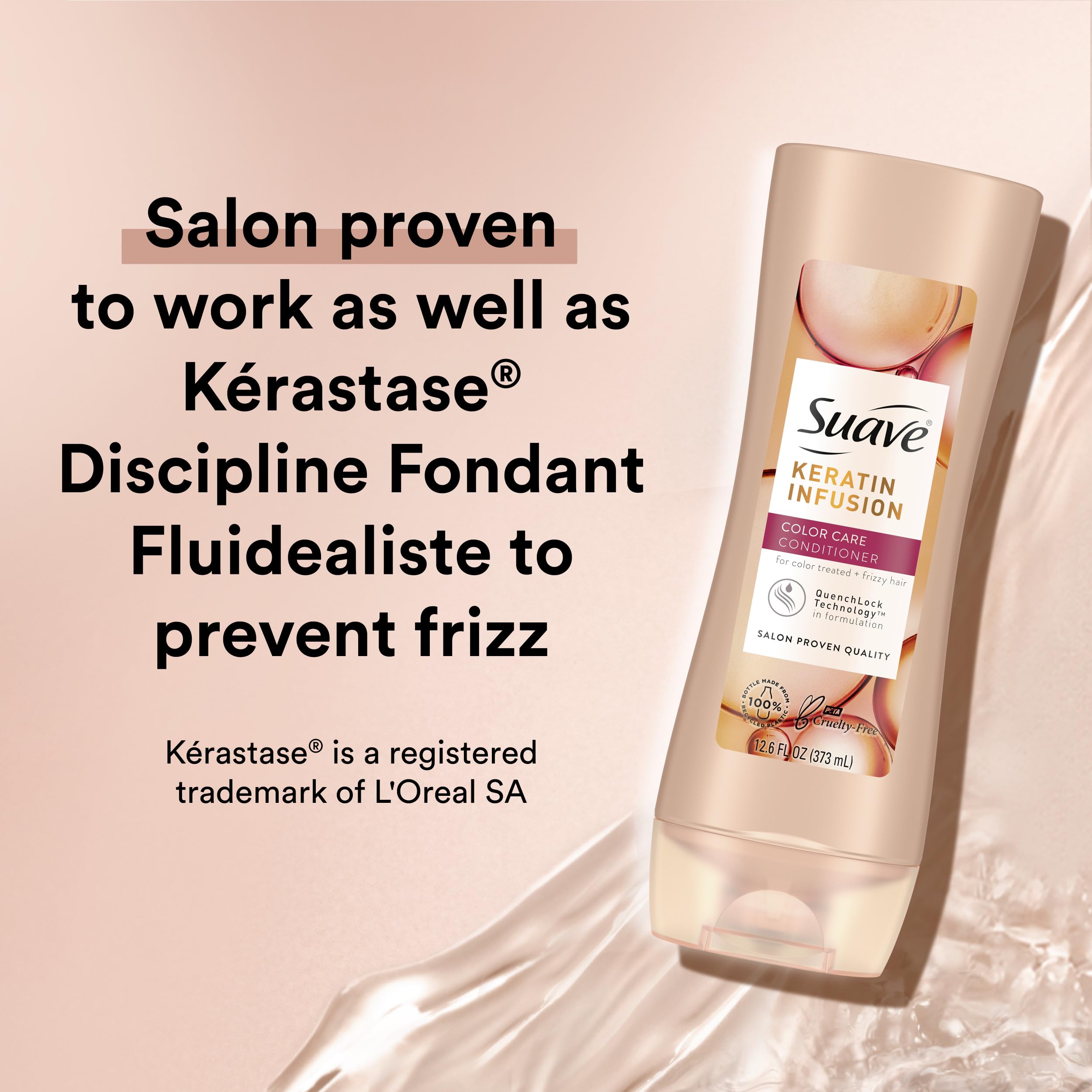 Textura cremosa del champú Keratin Infusion para una aplicación suave.