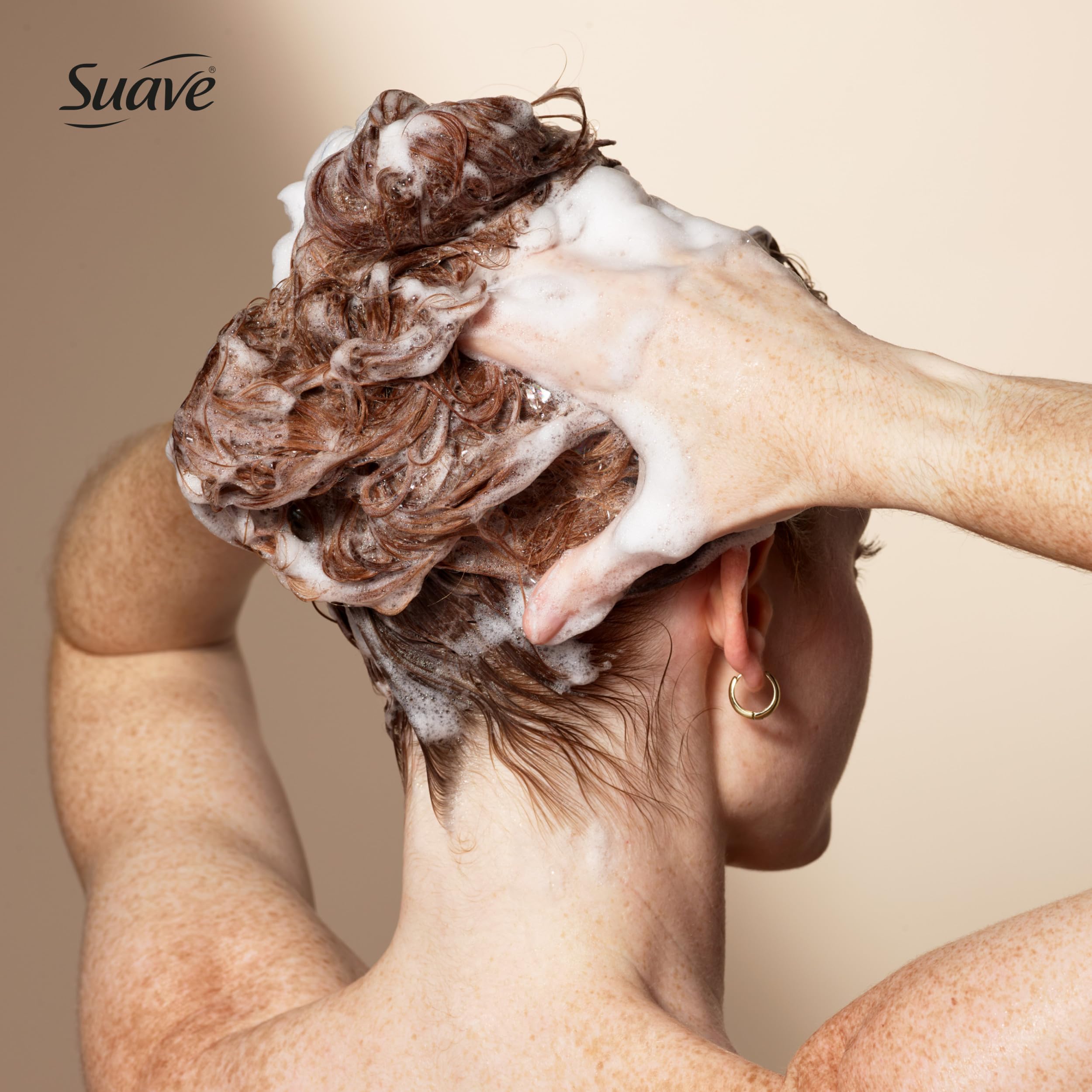 Suave Professionals Collagen Infusion Shampoo, volumen y cuerpo visibles en el cabello.