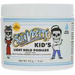 Suavecito Kid’s Pomade fragancia manzanilla para un peinado suave.