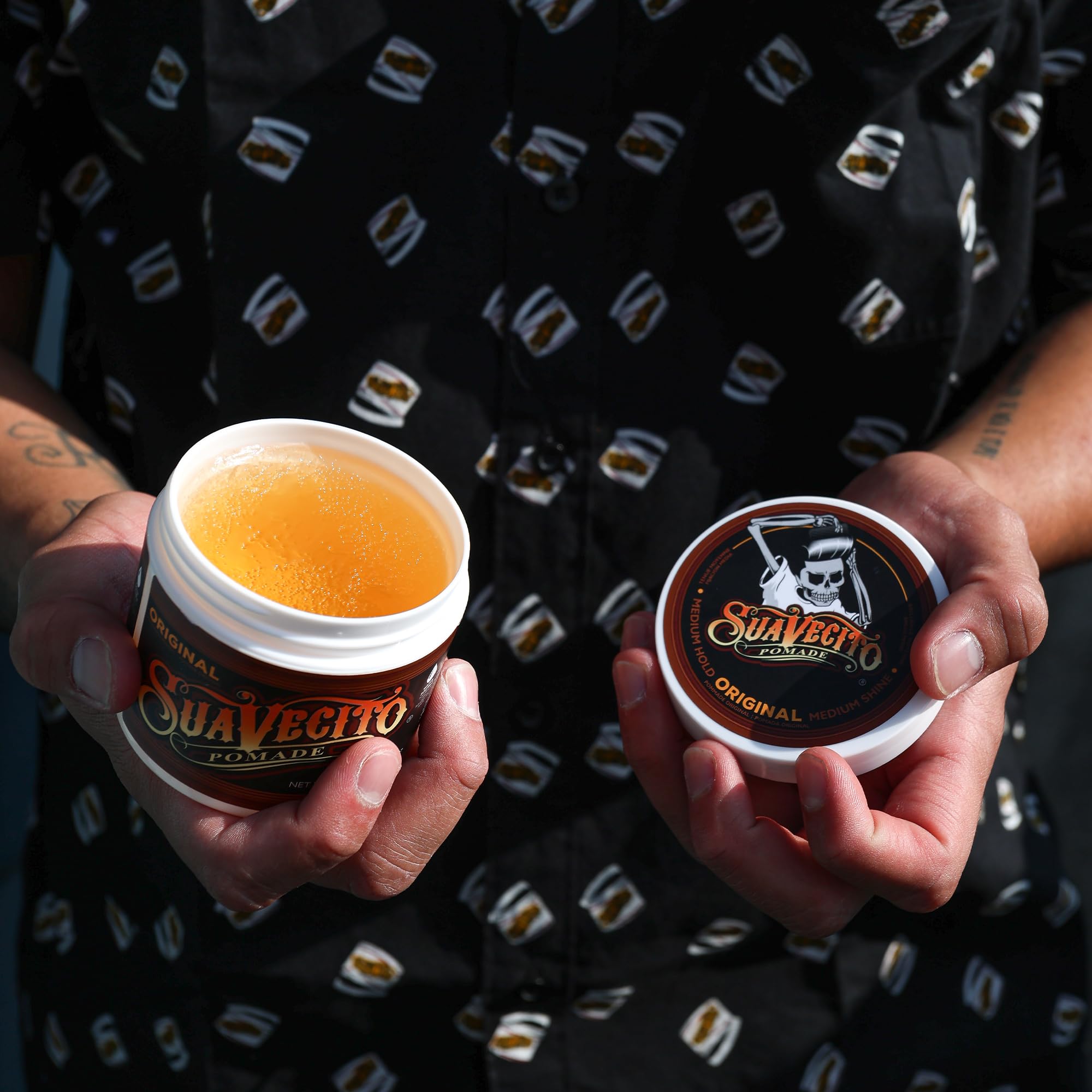 Suavecito Pomada Original Hold, acabado de brillo medio para look pulido.