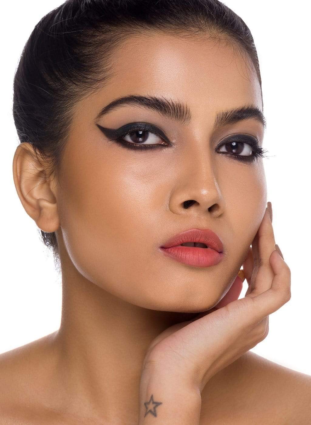 Kohl Of Honour Intense Kajal resiste transferencia para un look duradero