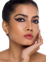 Kohl Of Honour Intense Kajal resiste transferencia para un look duradero