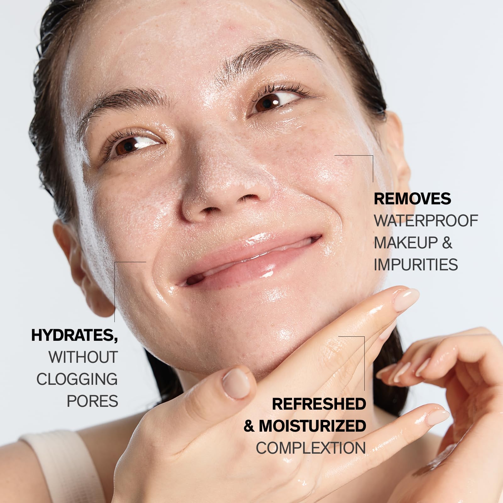 Sulwhasoo Gentle Cleansing Oil: aplicación en la palma para limpieza uniforme