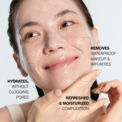 Sulwhasoo Gentle Cleansing Oil texture on hand melting makeup smoothly.