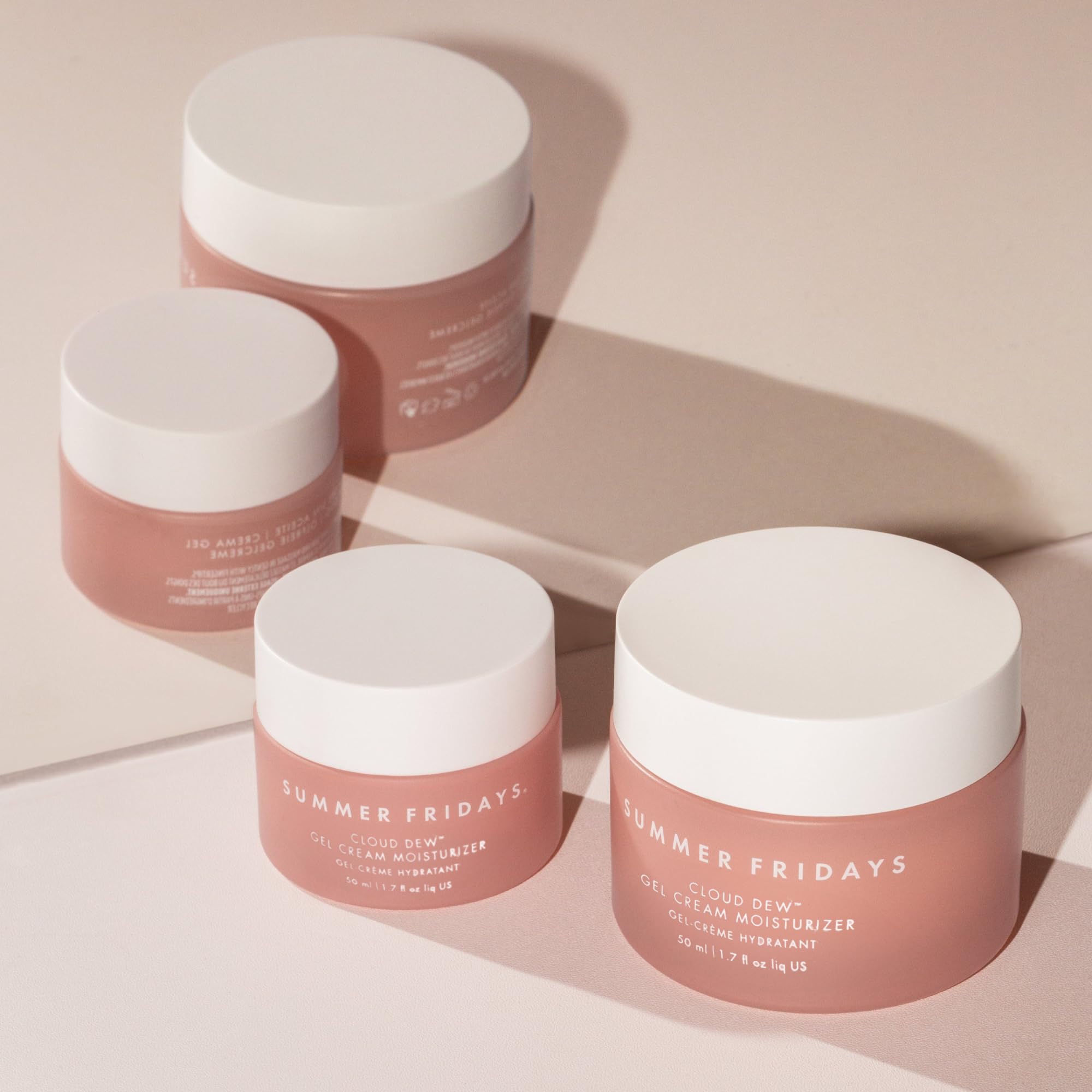 Hyaluronic acid blend boosts hydration and skin plumpness.