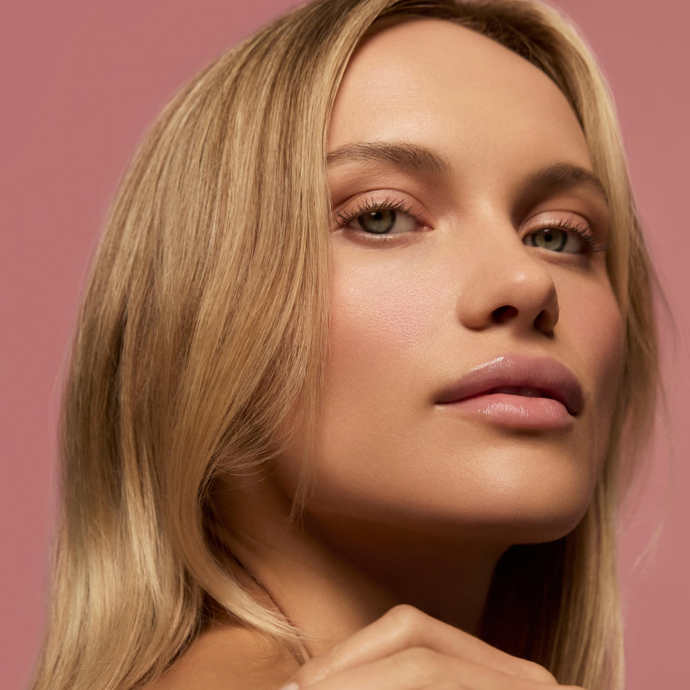 Summer Fridays Dream Lip Oil rose bud shade on natural lips.