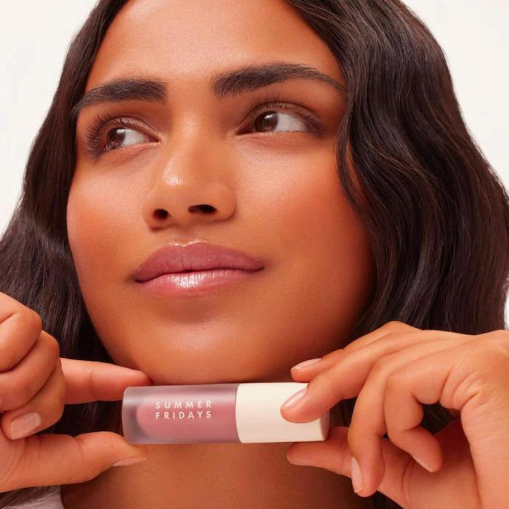 Summer Fridays Dream Lip Oil on lips demonstrates comfortable, glossy moisture