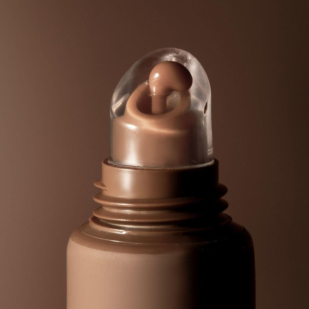 Summer Fridays Hot Cocoa shade on natural lips adds warmth