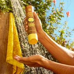Sun Bum champú revitalizante, textura cremosa deja cabello sedoso y manejable.