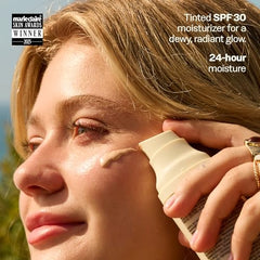 Sun Bum Daily Glow bottle cap close-up highlights a compact, travel-friendly sunscreen.