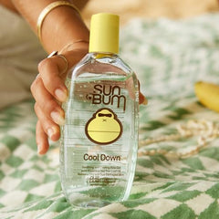 Gel Sun Bum con vitamina E y aceite de árbol de té para nutrir la piel.