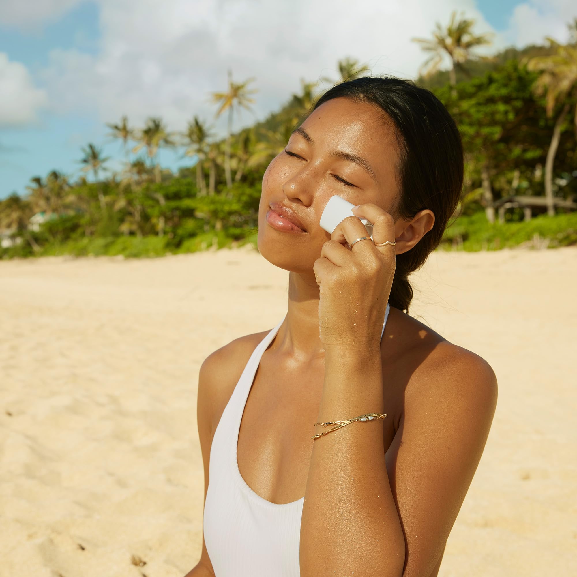Tamaño de viaje de 0.53 oz de Sun Bum barra facial.