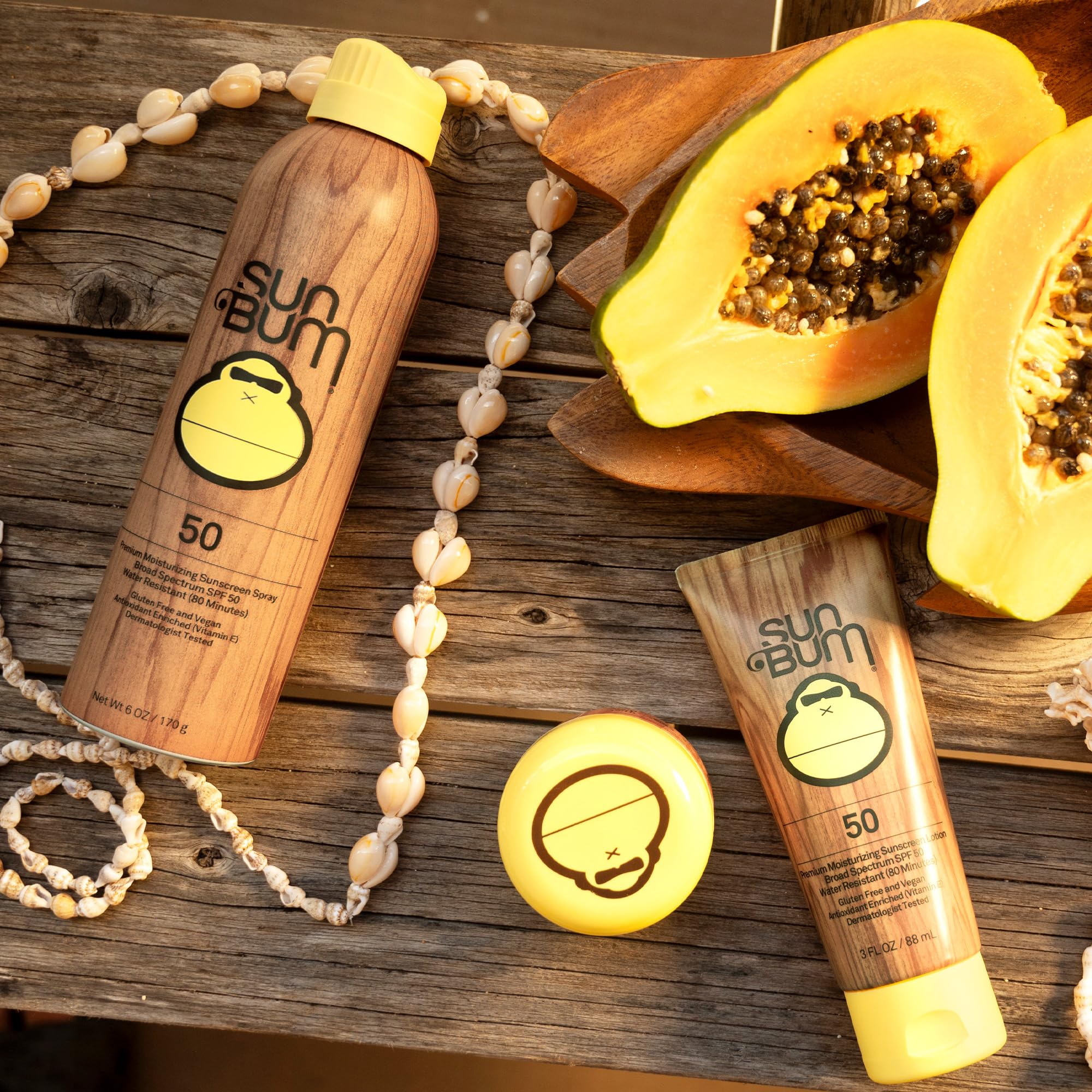 Sun Bum Original SPF 50 en aerosol, resistente al agua para actividades al aire libre.