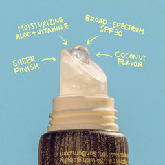 Textura cremosa del bálsamo Sun Bum con coco para hidratación.
