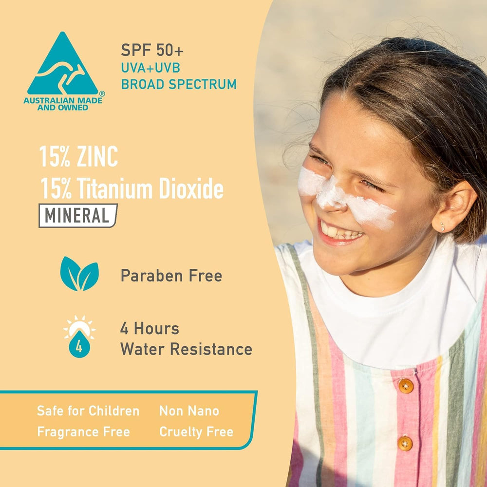 Sun Zapper Zinc Oxide Stick en mejillas: aplicación precisa para una cobertura uniforme.