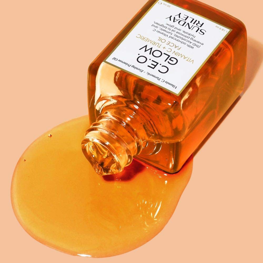 Sunday Riley C.E.O. Glow oil drop dispenser enables precise, quick application.