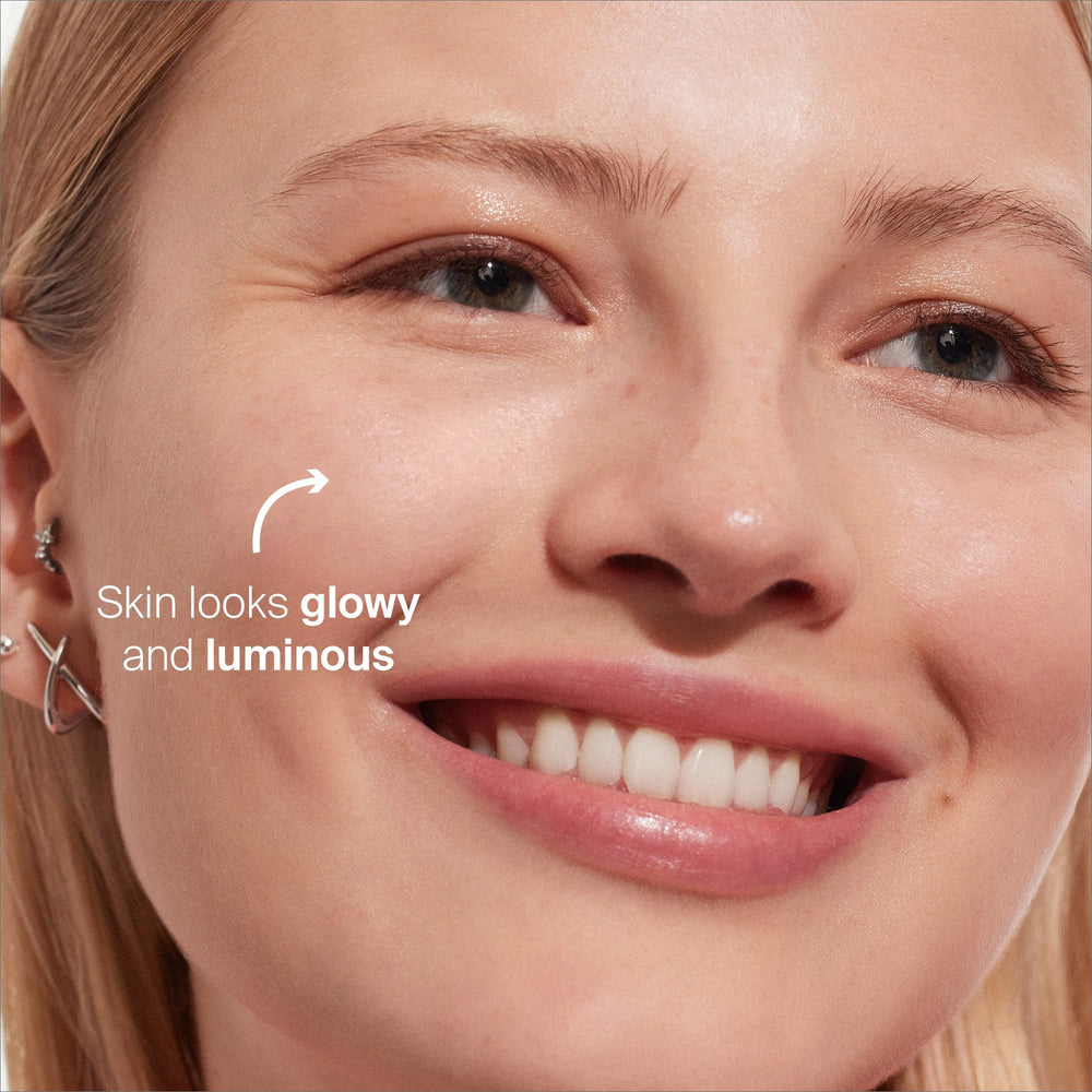 Glowscreen Dawn with hyaluronic acid for lasting hydration on skin.