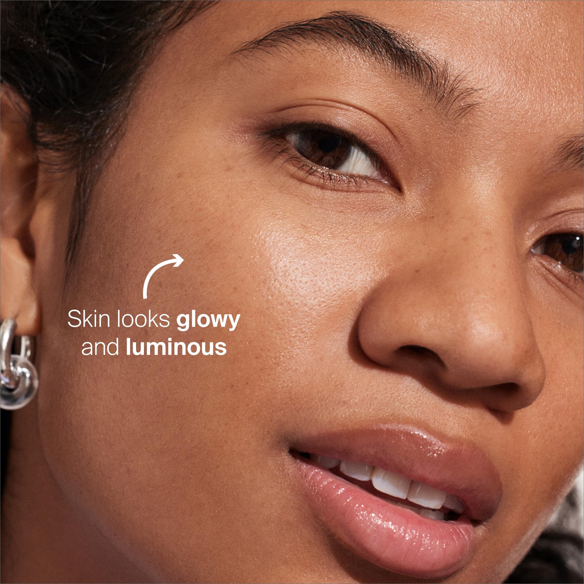 Supergoop! Glowscreen contains hyaluronic acid for hydration.