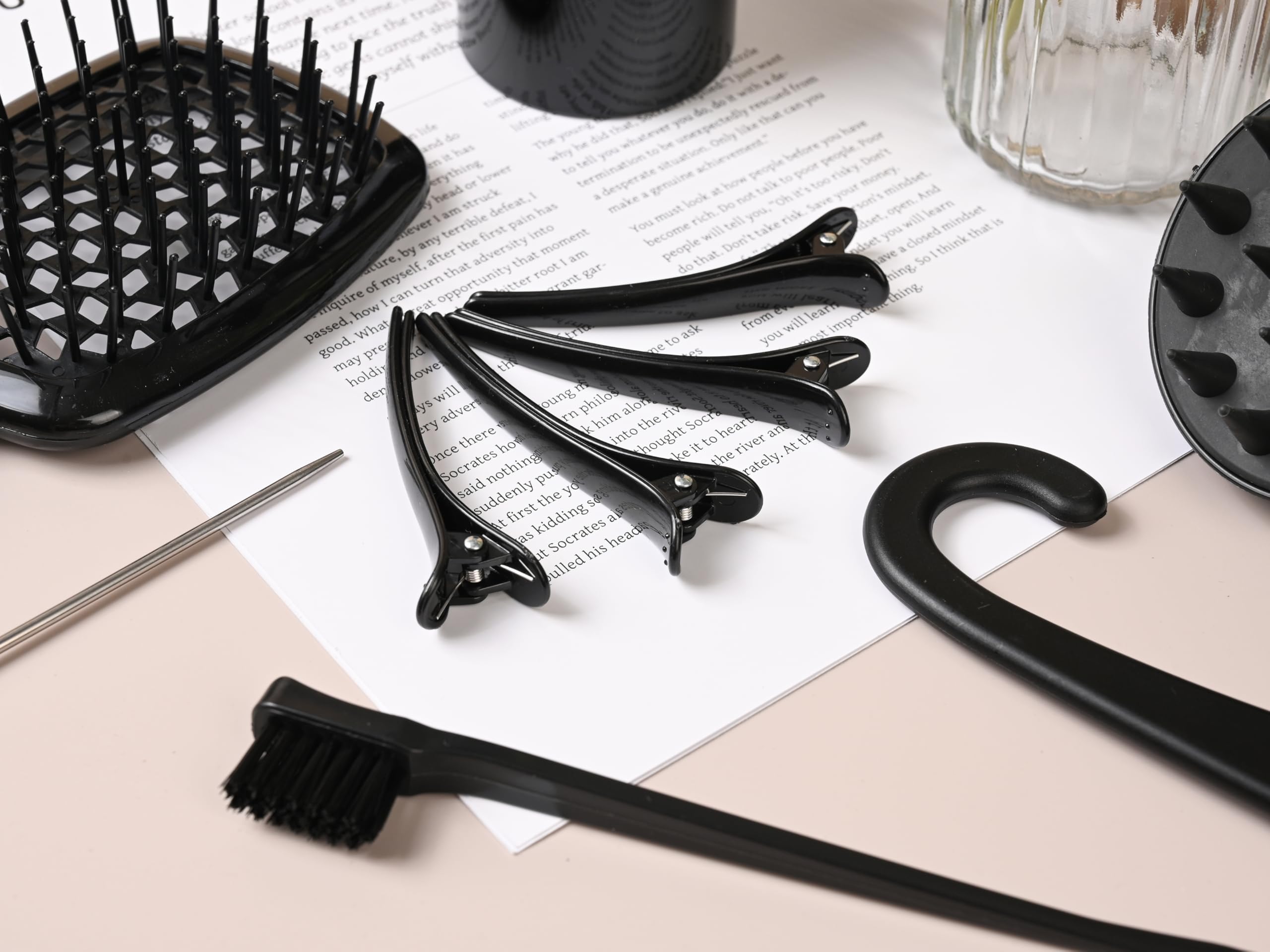 SUPHOUSE wide-tooth comb smooths thick or textured hair without snagging.