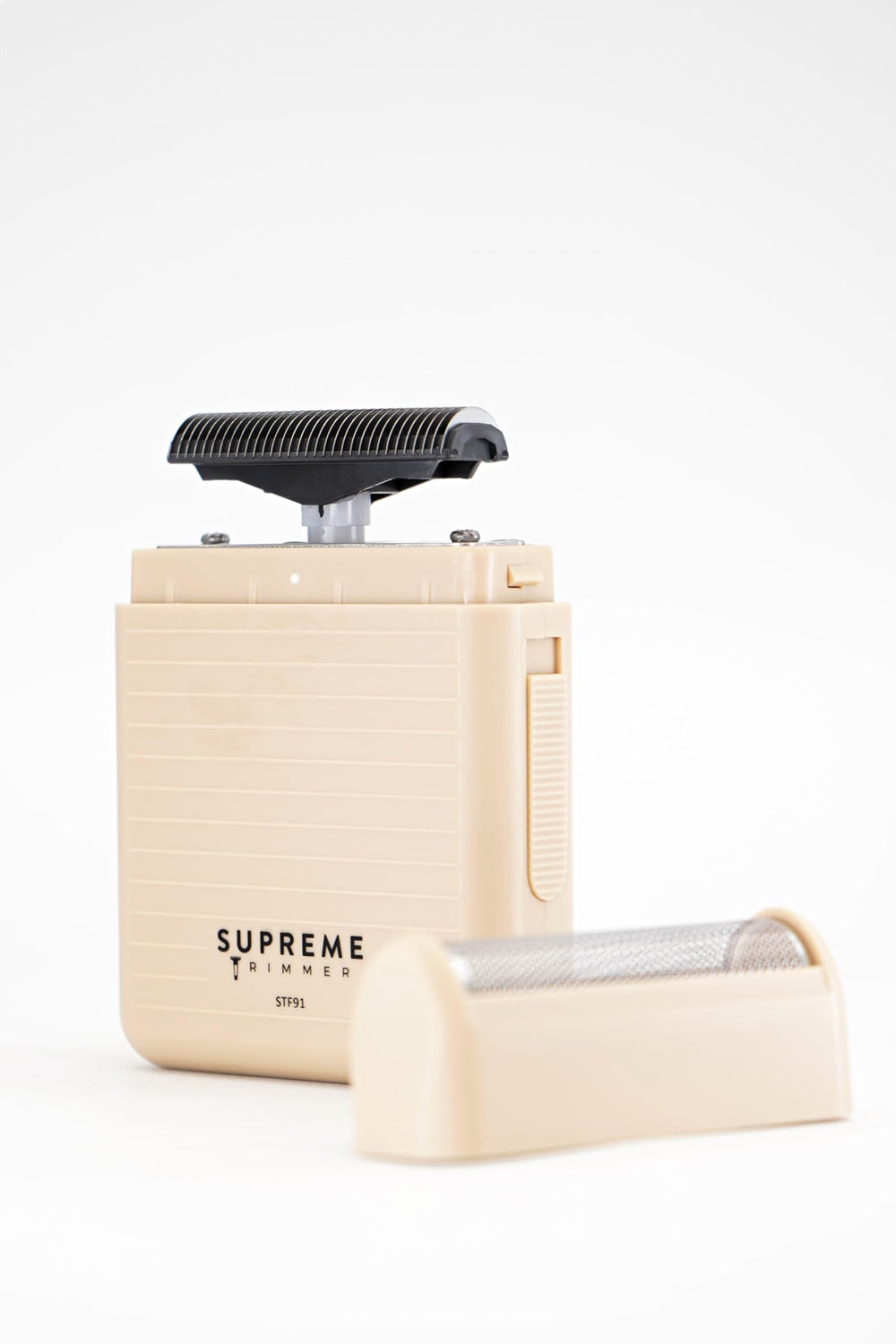 Supreme Trimmer Solo Lite replacement foil and cutters promote easy maintenance.