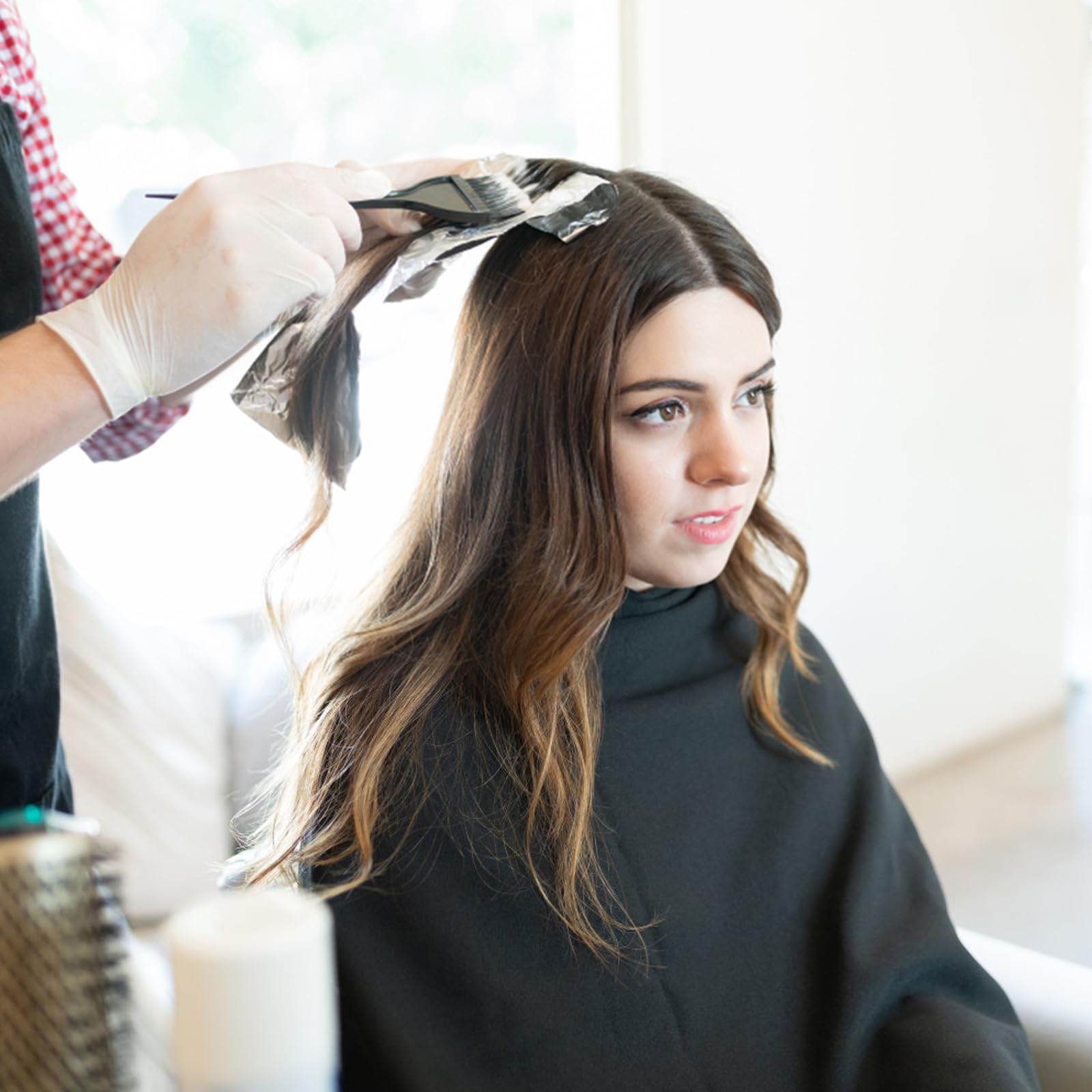 Svjetiq hair clip and applicator bundle enables clean dye lines.
