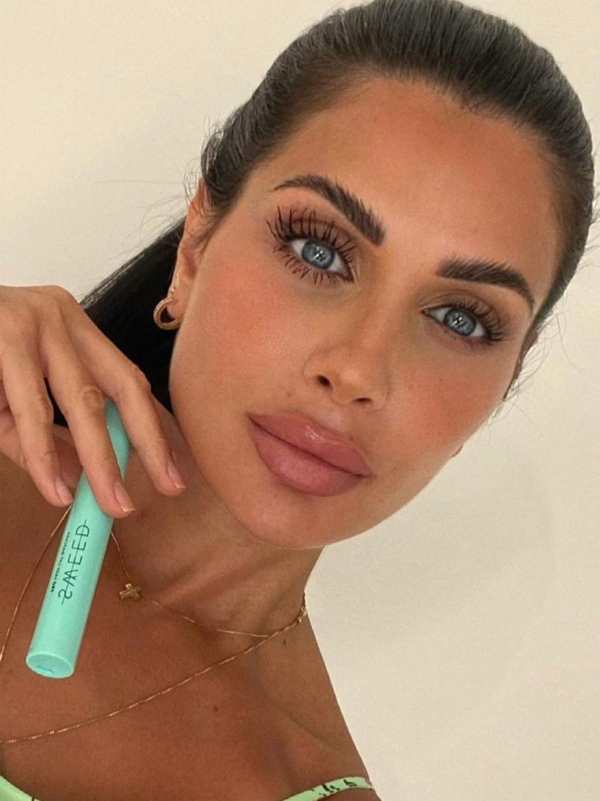 SWEED Lash Lift Mascara brush close-up highlights the skinny wand for root-to-tip definition