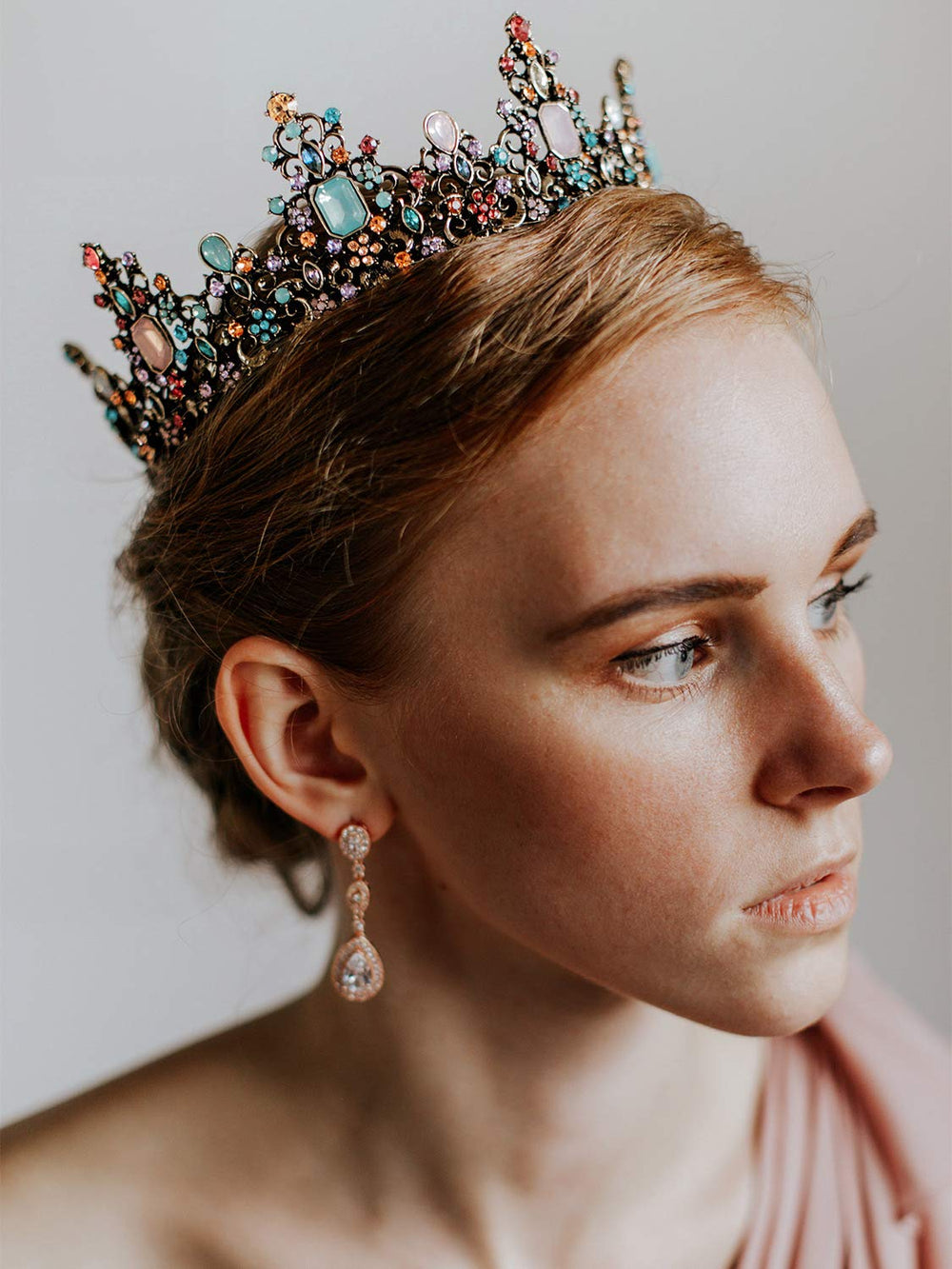 SWEETV crown side detail showing gold-plated band and beadwork for an elegant silhouette.