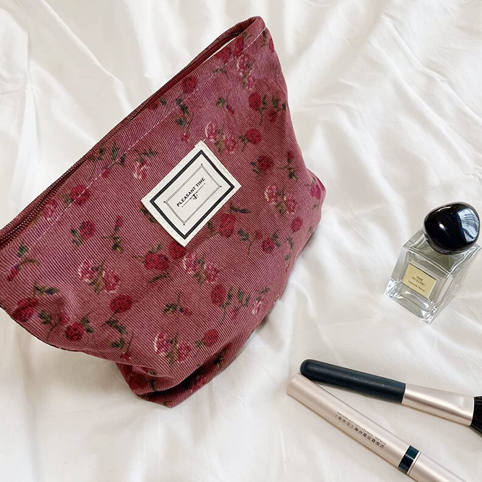 SxoSyo bag with makeup brushes and essentials in one case