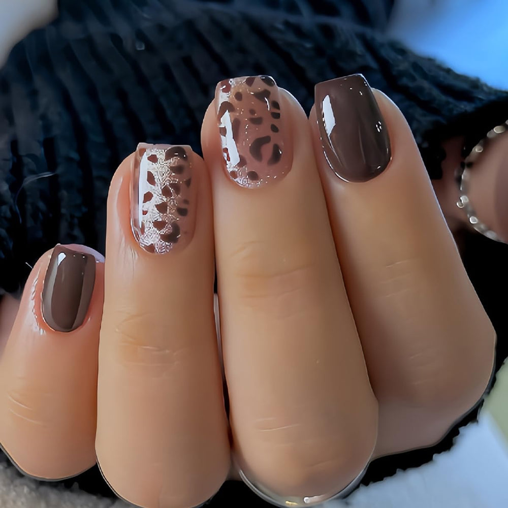 Uñas postizas SYPAFG cuadradas marrón con leopardo para un look elegante.