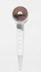 T3 StyleMax concentrator delivers precise airflow for targeted styling.