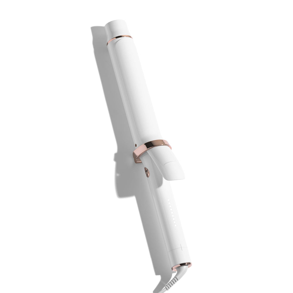 T3 SinglePass Curl X 1.5-inch barrel delivers smooth, lasting curls.