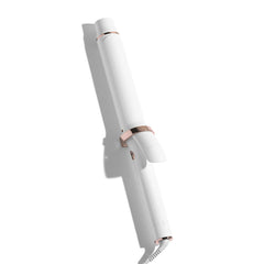 T3 SinglePass Curl X 1.5-inch barrel delivers smooth, lasting curls.