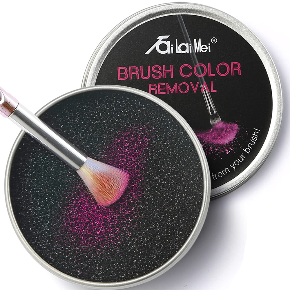 TailaiMei color removal sponge close-up cleans a makeup brush quickly and mess-free.