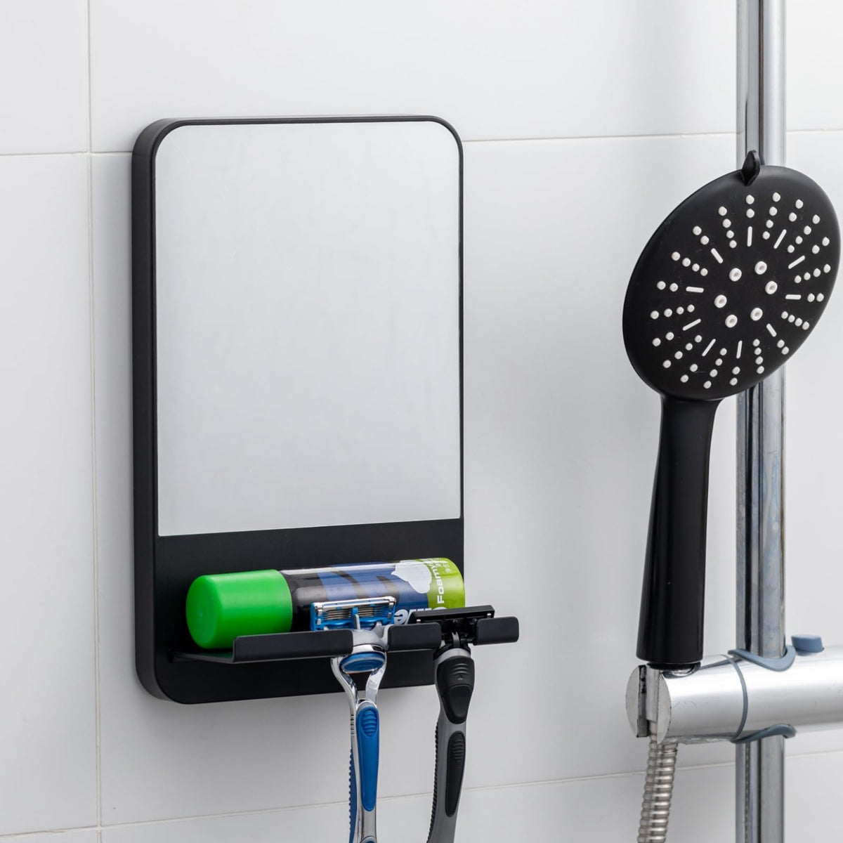 TAILI fogless shower mirror with suction cup for fog-free shaving in the shower.