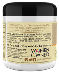 Aplicación en cabello mojado con Curly Curl Cream para rizos definidos.