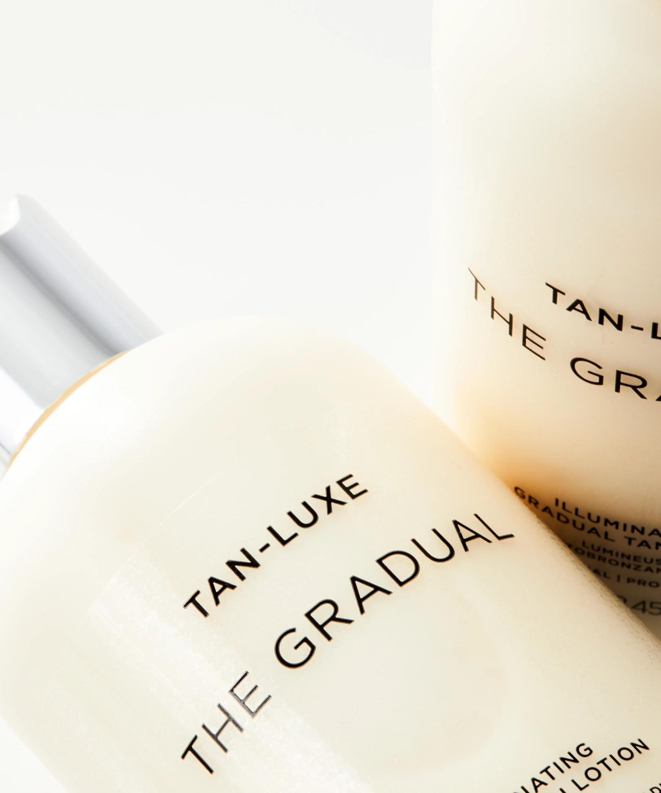 Tan-Luxe Gradual raspberry-oil ingredient showcases nourishing plant oils.