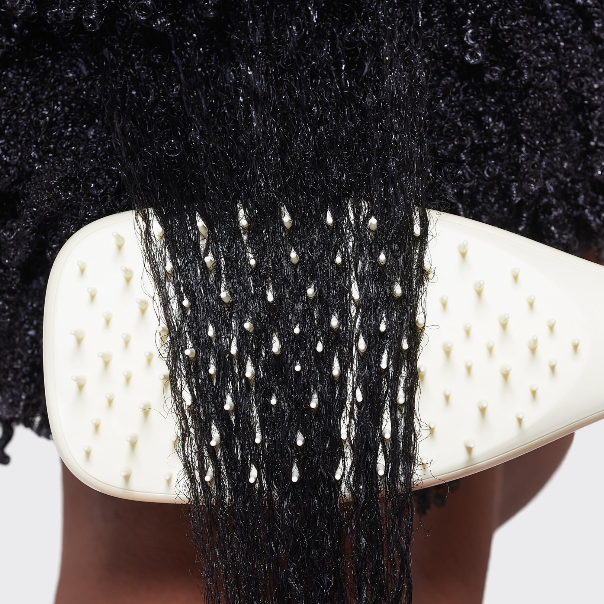 Tangle Teezer Chamomile Yellow hair brush in hand gliding through hair