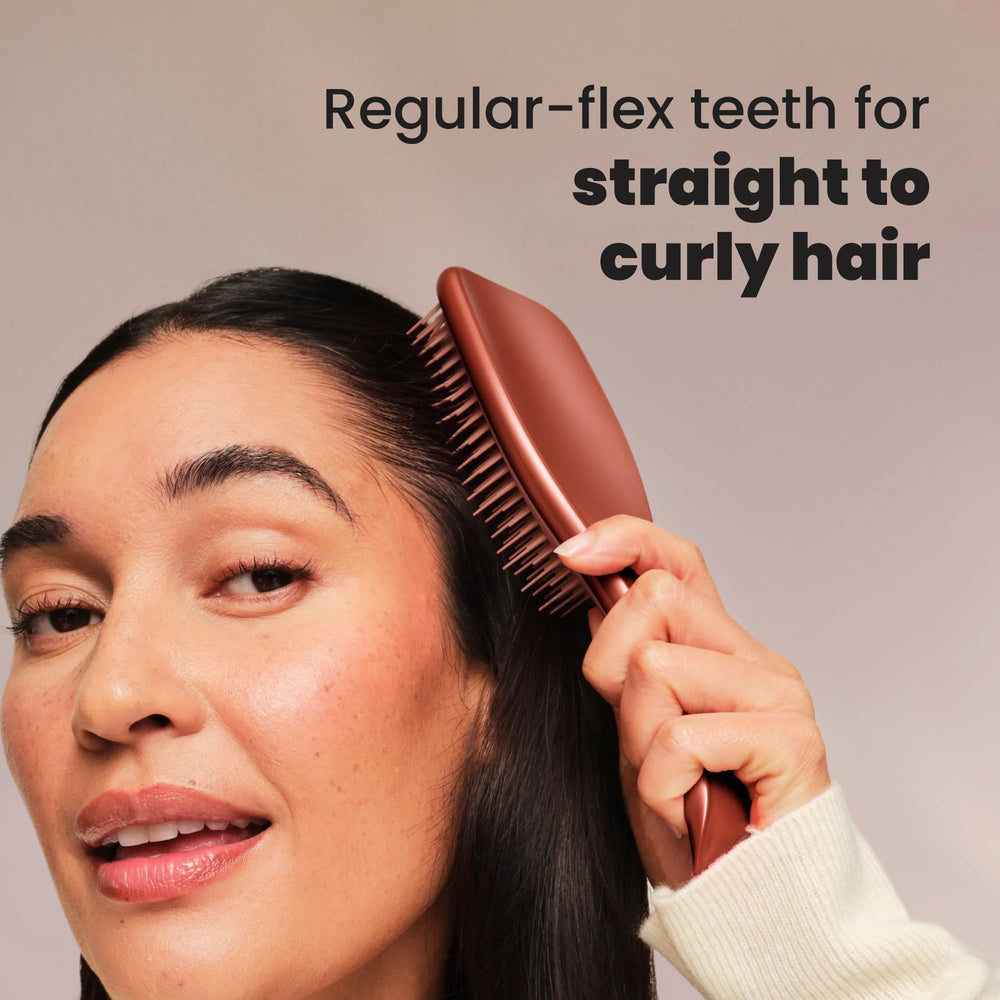 Tangle Teezer Chrome Ultimate Detangler used in wet hair use scenario