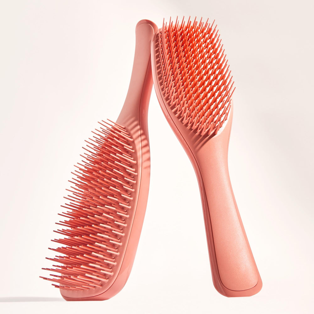 Tangle Teezer soft-flex teeth tackling fine hair tangles without tugging.
