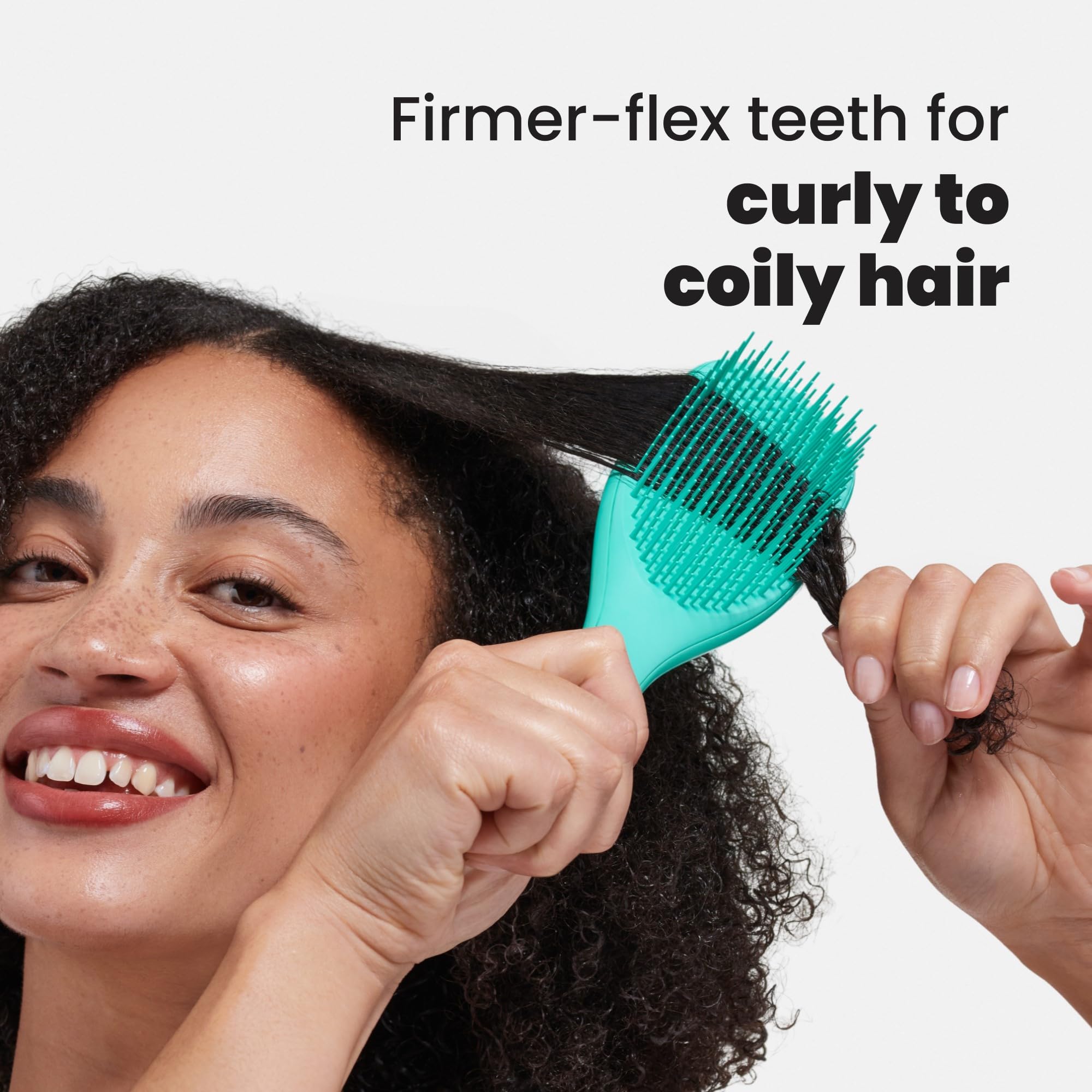 Ergonomic handle supports comfortable detangling sessions