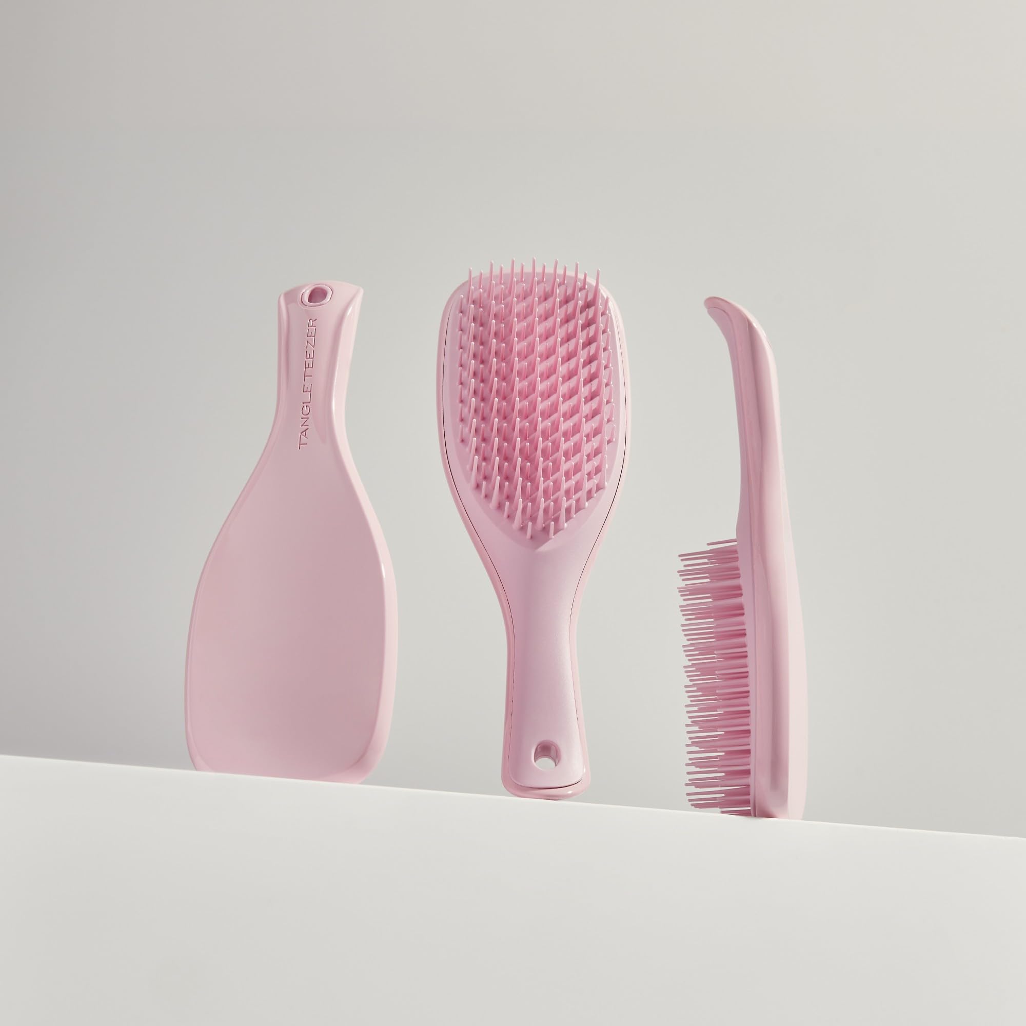 Tangle Teezer Ultimate Detangler reduces breakage with careful detangling of long hair.