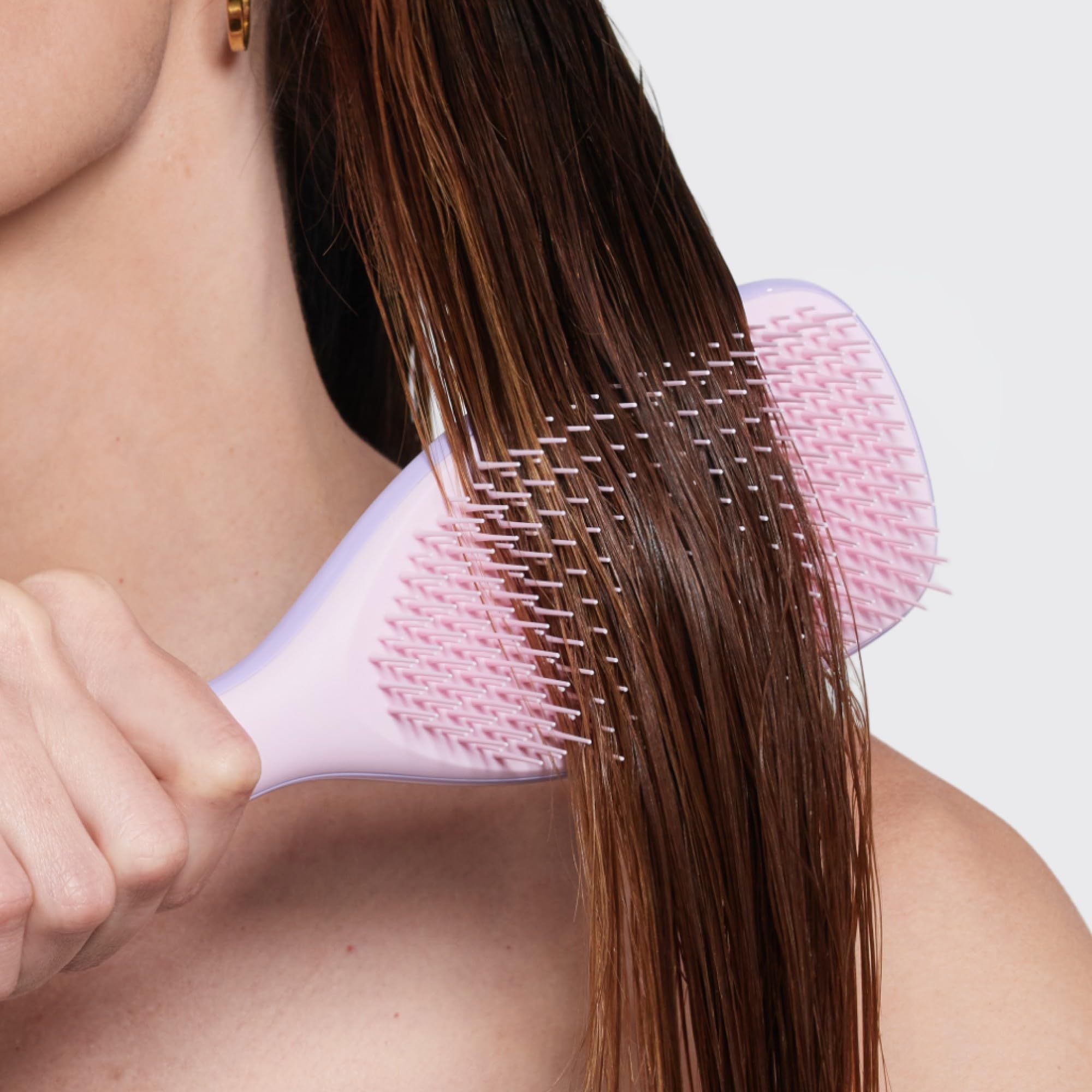 Travel-friendly Tangle Teezer Ultimate Detangler in compact look
