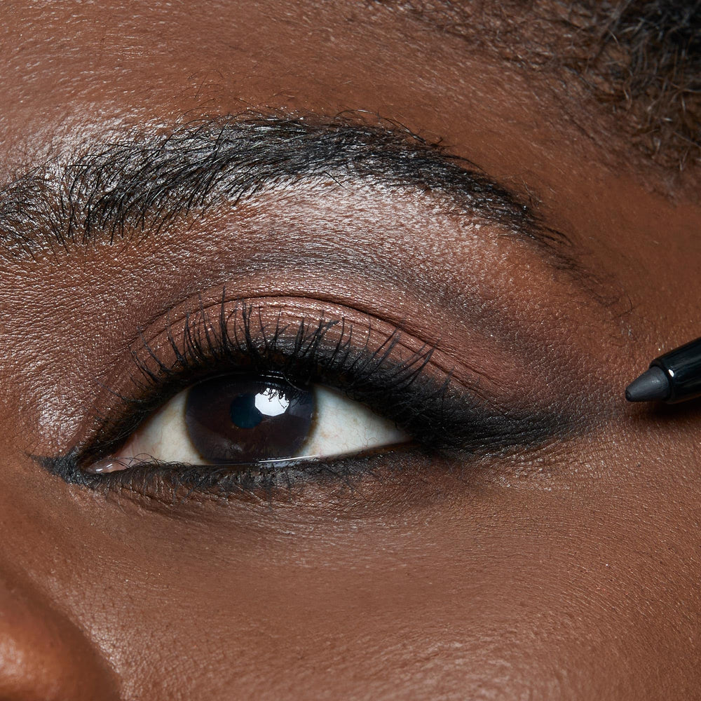 tarte sex kitten liner inner rim application close-up for precise line.
