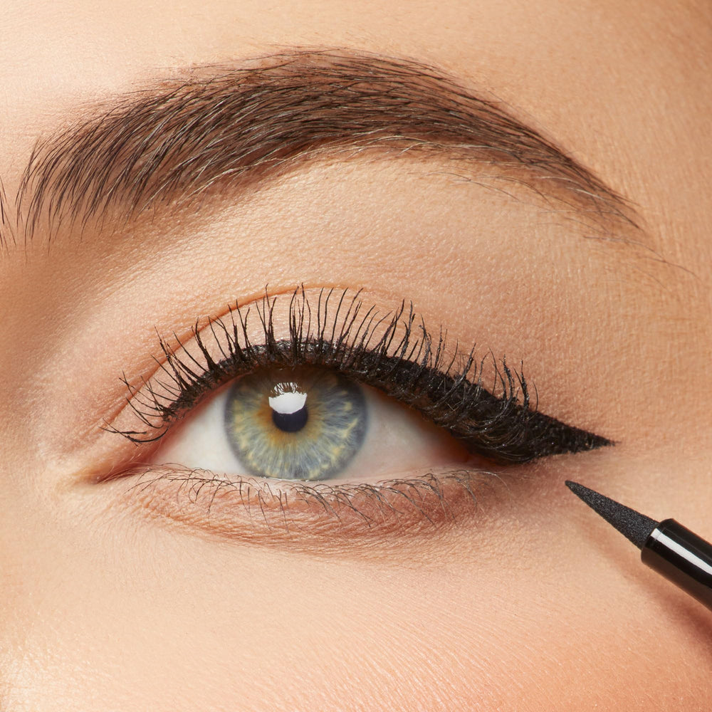 tarte sex kitten delineador, resultado cat-eye definido para looks audaces