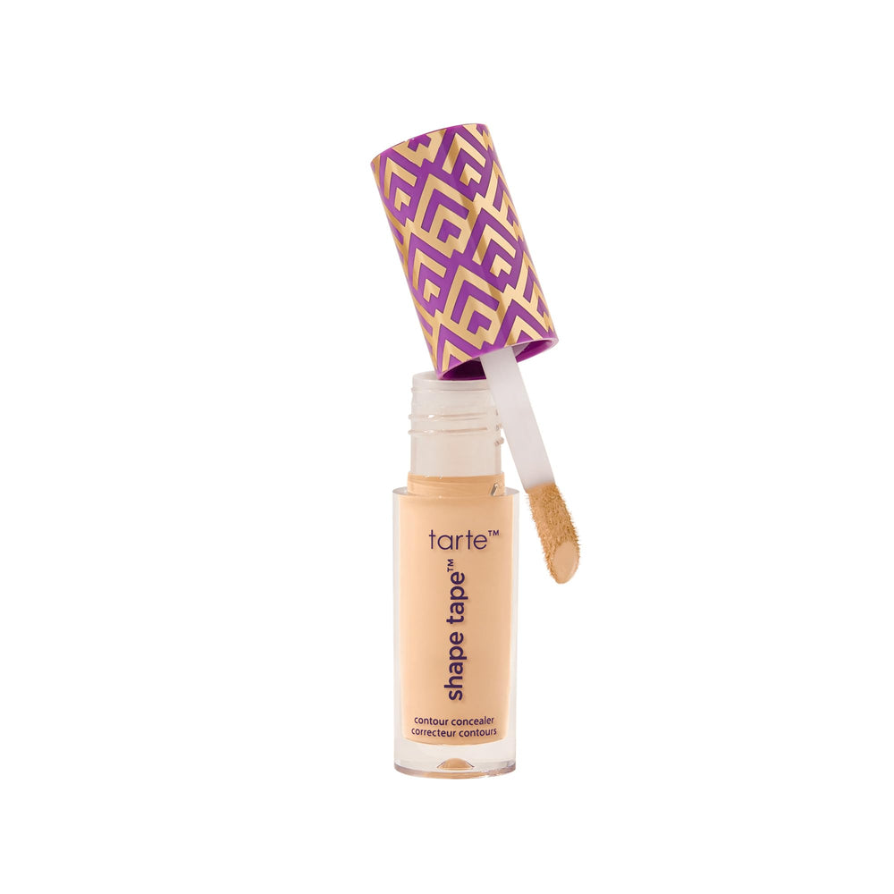 Tarte Shape Tape Concealer con aplicador jumbo facilita aplicación rápida y precisa