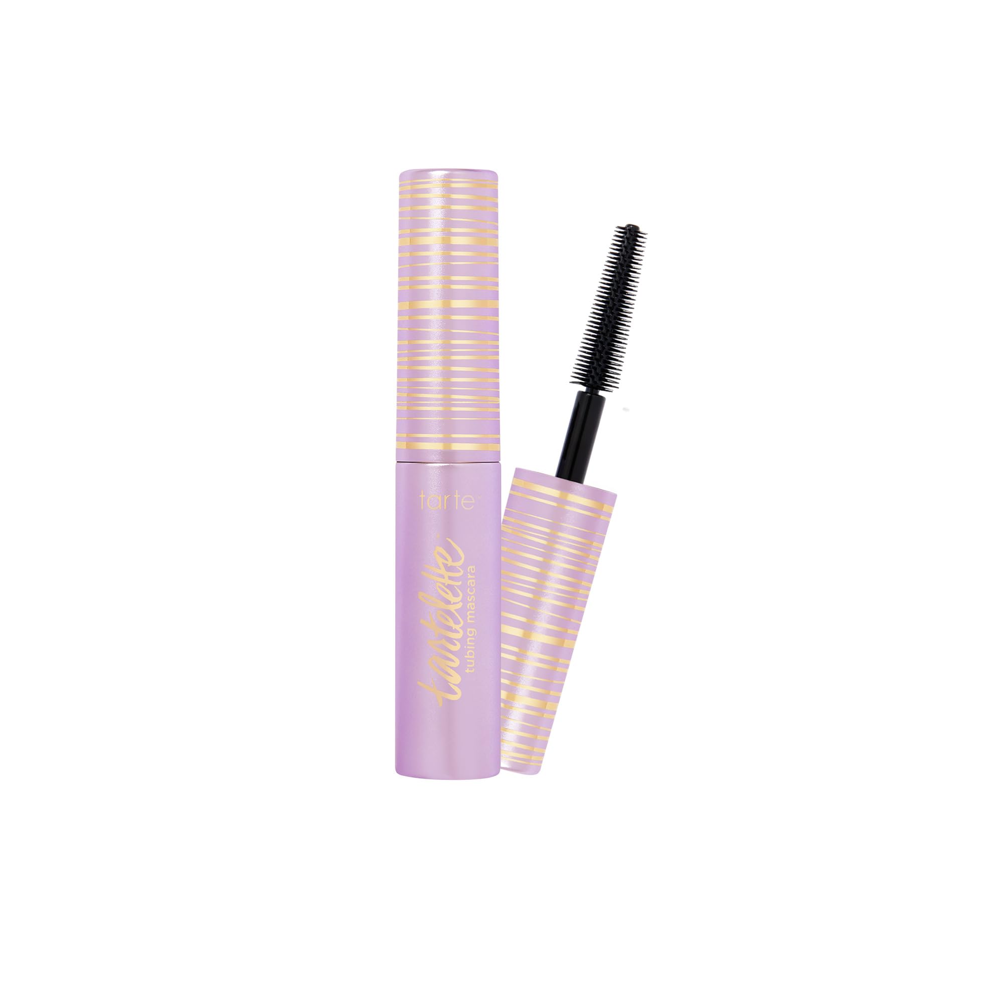 Tartelette Tubing Mascara muestra aplicación suave y definición precisa para pestañas.