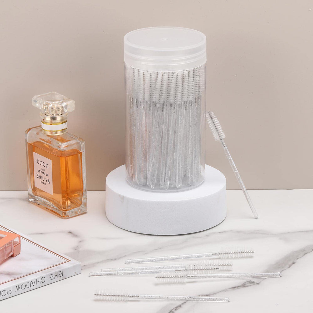 Reusable container keeps brushes organized between uses with hygiene in mind.