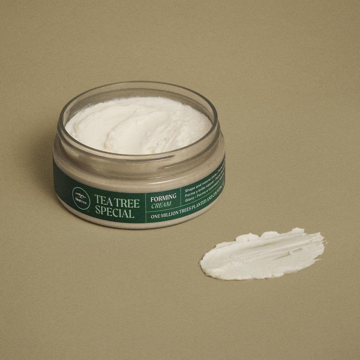 Tea Tree Forming Cream texture on hair reveals natural shine and light feel.