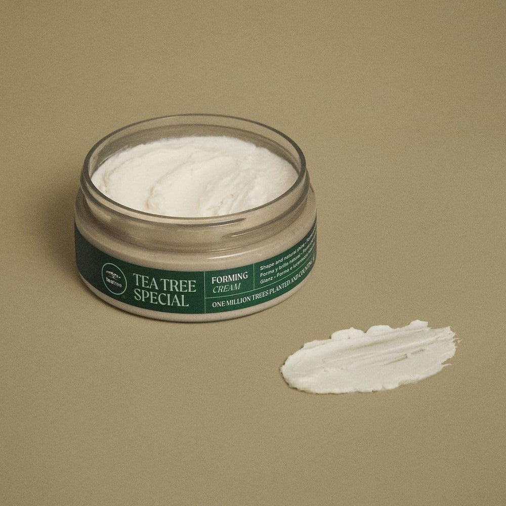 Tea Tree Forming Cream texture on hair reveals natural shine and light feel.